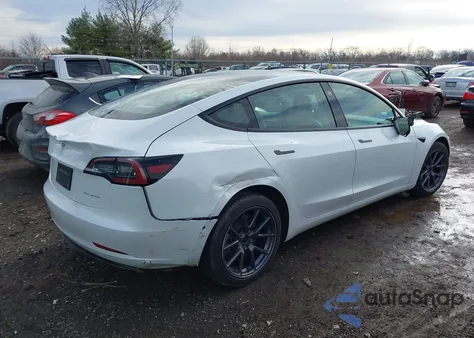 2021 Tesla Model 3 Long Range Dual Motor All-Wheel Drive z USA, uszkodzony, nr VIN 5YJ3E1EB9MF049560